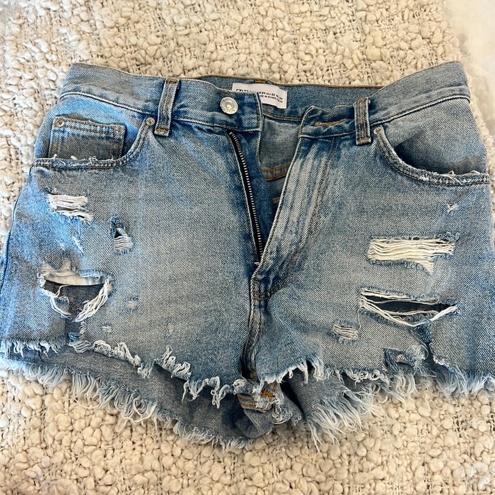 ZARA JEAN SHORTS SIZE 2 BARLEY WORN